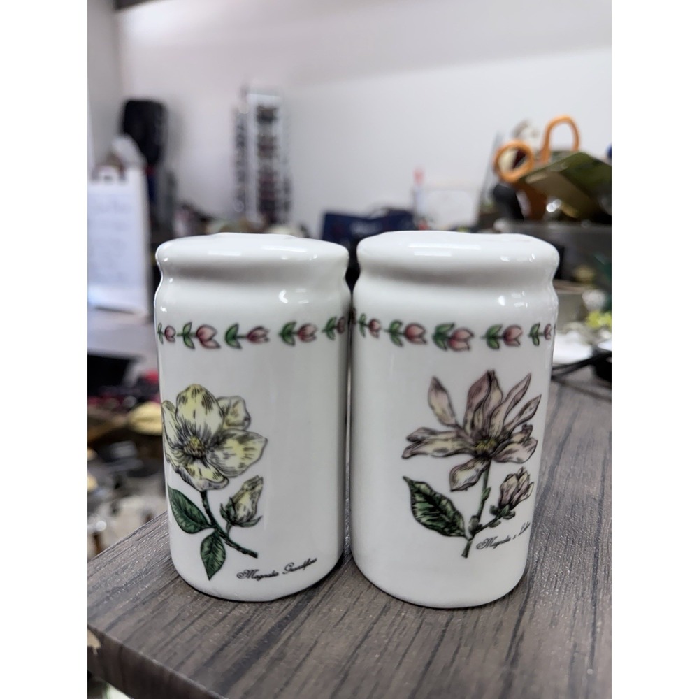 Vintage Tabletops Unlimited Magnolia Flowers Salt and Pepper Shakers 3.5" x 2"
